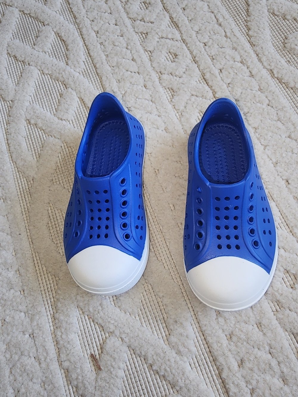 5-6 Kids Blue Slip-On Water Shoes with White Toe Cap